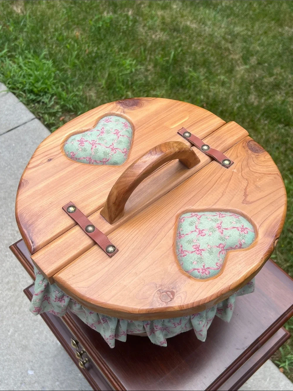 VTG Pink Bow Fabric Ruffle Edge Lined Wooden Sewing Basket / Knitting Storage